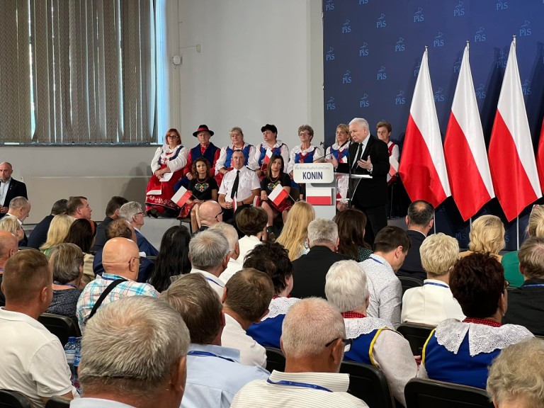 Jarosław Kaczyński w Koninie. Zobaczcie jak „powitano” prezesa!
