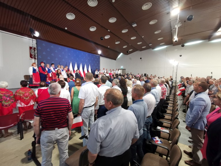 Jarosław Kaczyński w Koninie. Zobaczcie jak „powitano” prezesa!