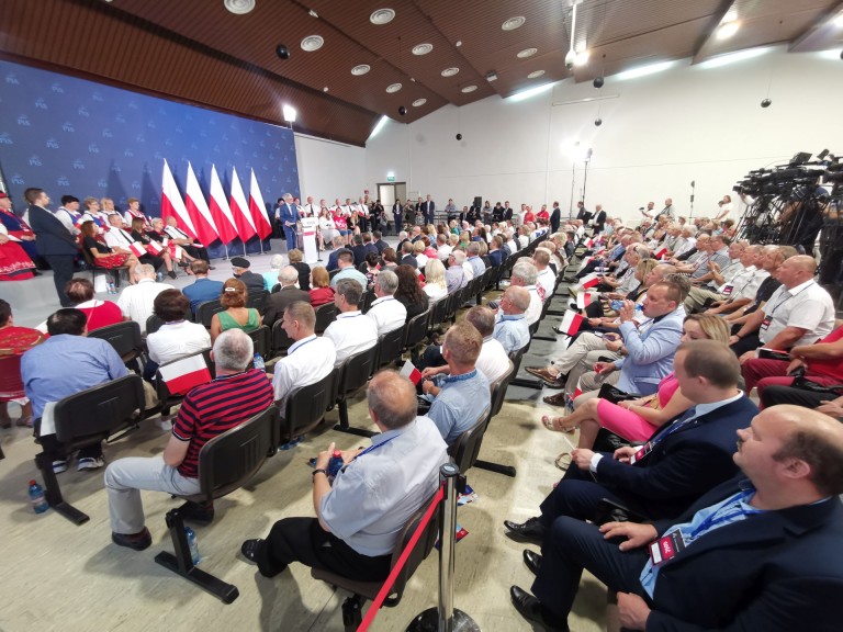 Jarosław Kaczyński w Koninie. Zobaczcie jak „powitano” prezesa!
