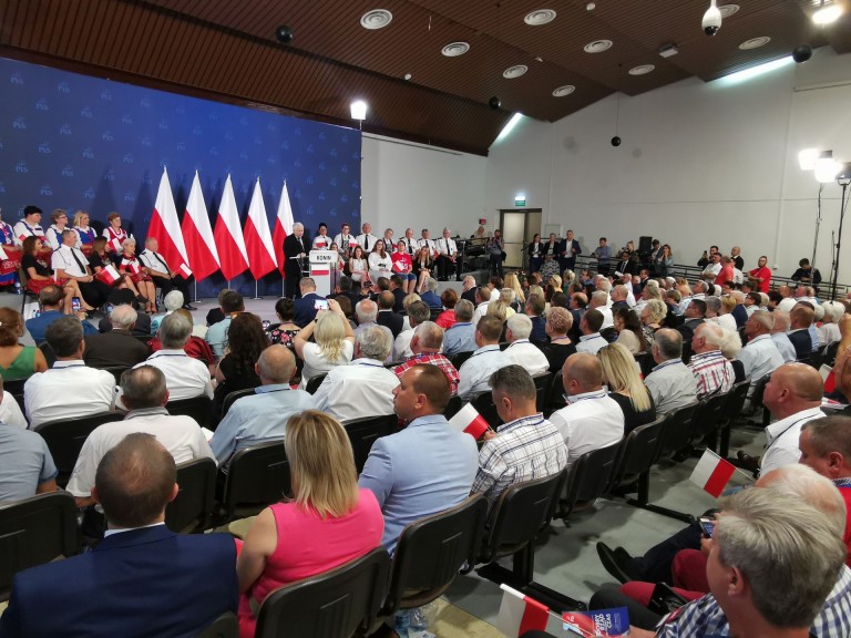 Jarosław Kaczyński w Koninie. Zobaczcie jak „powitano” prezesa!