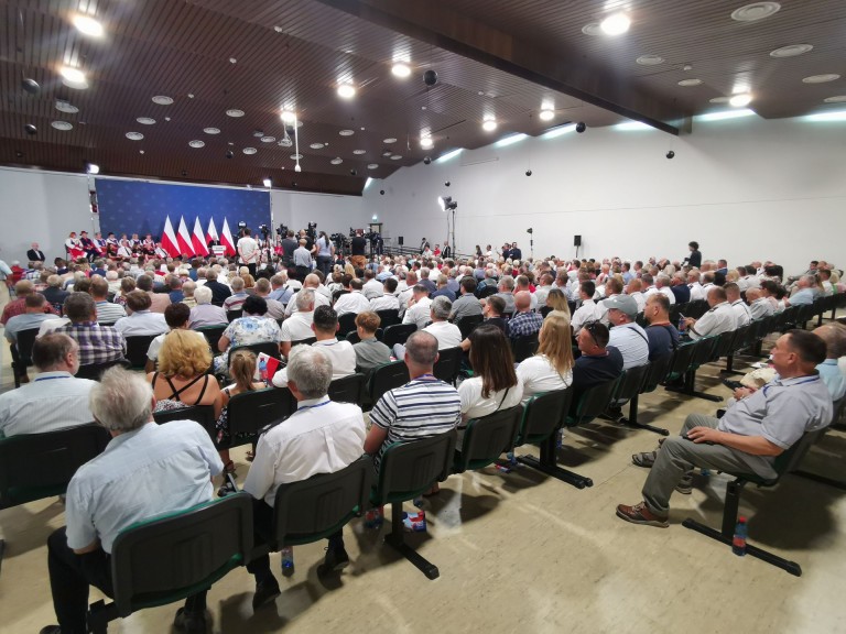 Jarosław Kaczyński w Koninie. Zobaczcie jak „powitano” prezesa!