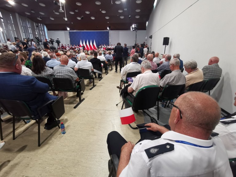 Jarosław Kaczyński w Koninie. Zobaczcie jak „powitano” prezesa!