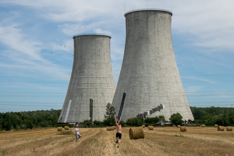 Coraz mniej Elektrowni Adamów. Runęły dwie kolejne chłodnie