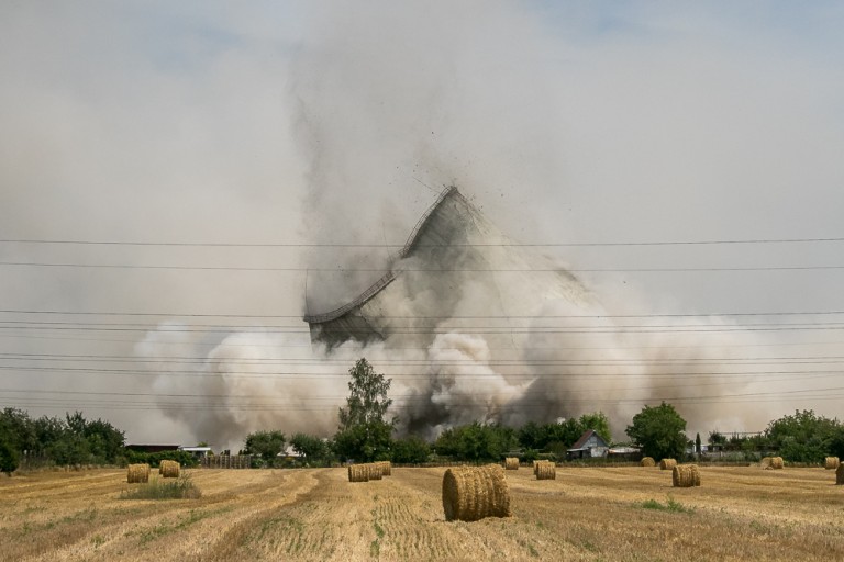 Coraz mniej Elektrowni Adamów. Runęły dwie kolejne chłodnie