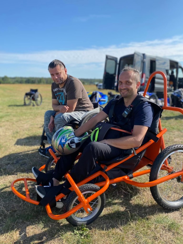 Wózek do latania! Skonstruowany specjalnie dla nich