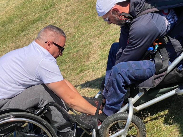 Wózek do latania! Skonstruowany specjalnie dla nich