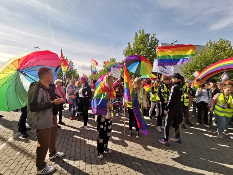 Pod tęczą w Koninie. Zobaczcie ten kolorowy marsz przez miasto