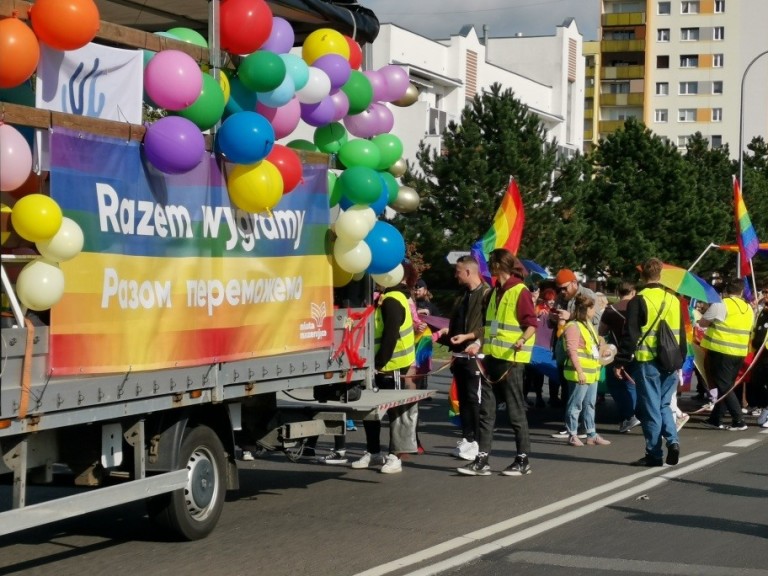 Pod tęczą w Koninie. Zobaczcie ten kolorowy marsz przez miasto
