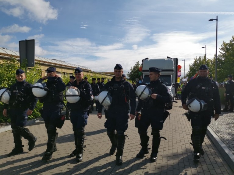 Pod tęczą w Koninie. Zobaczcie ten kolorowy marsz przez miasto