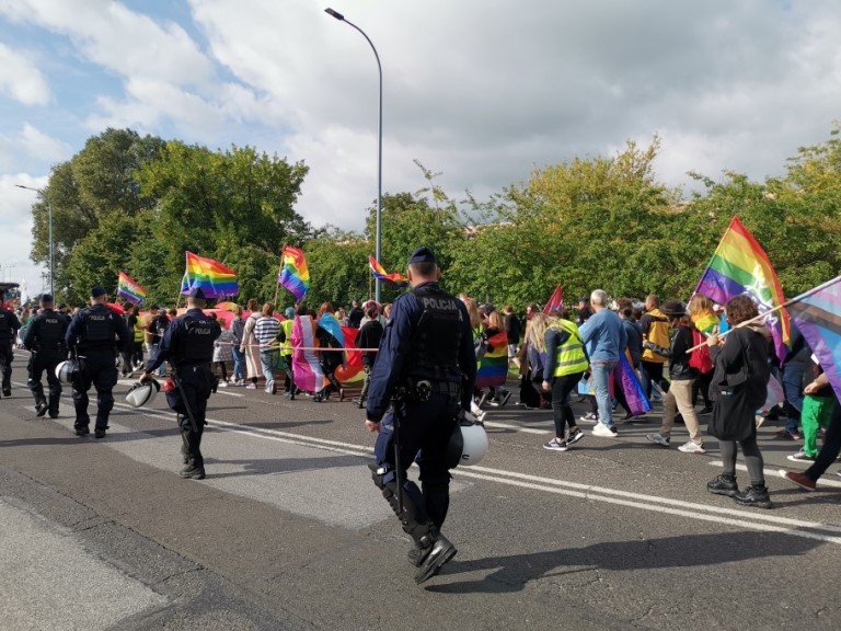 Pod tęczą w Koninie. Zobaczcie ten kolorowy marsz przez miasto