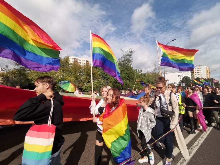 Pod tęczą w Koninie. Zobaczcie ten kolorowy marsz przez miasto