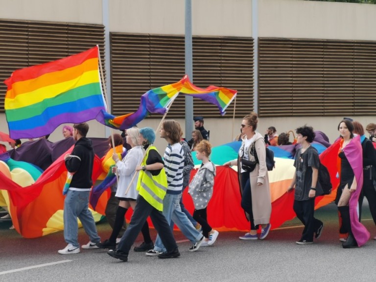 Pod tęczą w Koninie. Zobaczcie ten kolorowy marsz przez miasto