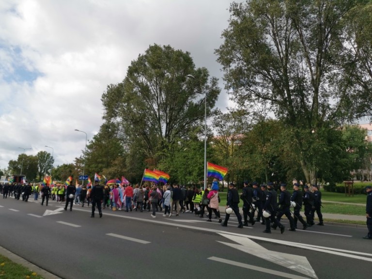 Pod tęczą w Koninie. Zobaczcie ten kolorowy marsz przez miasto