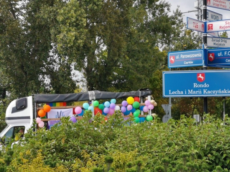 Pod tęczą w Koninie. Zobaczcie ten kolorowy marsz przez miasto