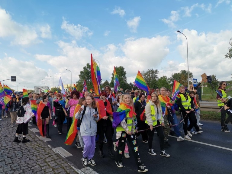 Pod tęczą w Koninie. Zobaczcie ten kolorowy marsz przez miasto
