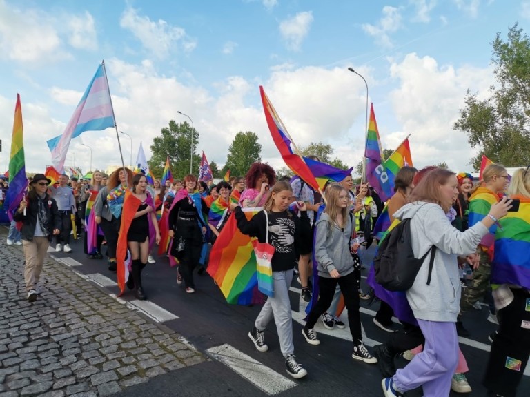 Pod tęczą w Koninie. Zobaczcie ten kolorowy marsz przez miasto