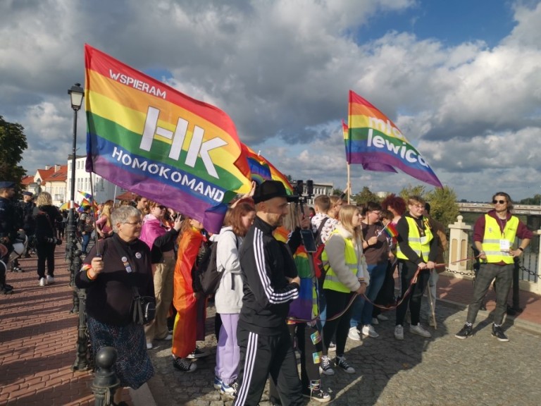 Pod tęczą w Koninie. Zobaczcie ten kolorowy marsz przez miasto