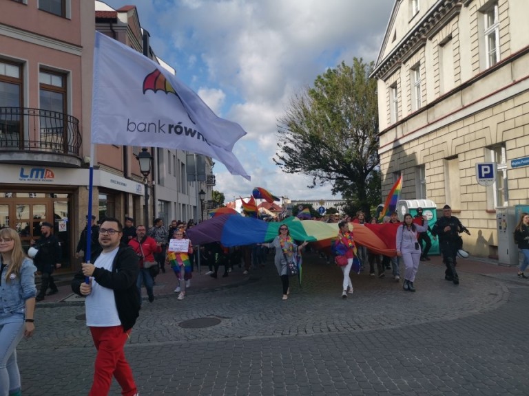 Pod tęczą w Koninie. Zobaczcie ten kolorowy marsz przez miasto