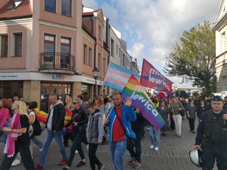 Pod tęczą w Koninie. Zobaczcie ten kolorowy marsz przez miasto