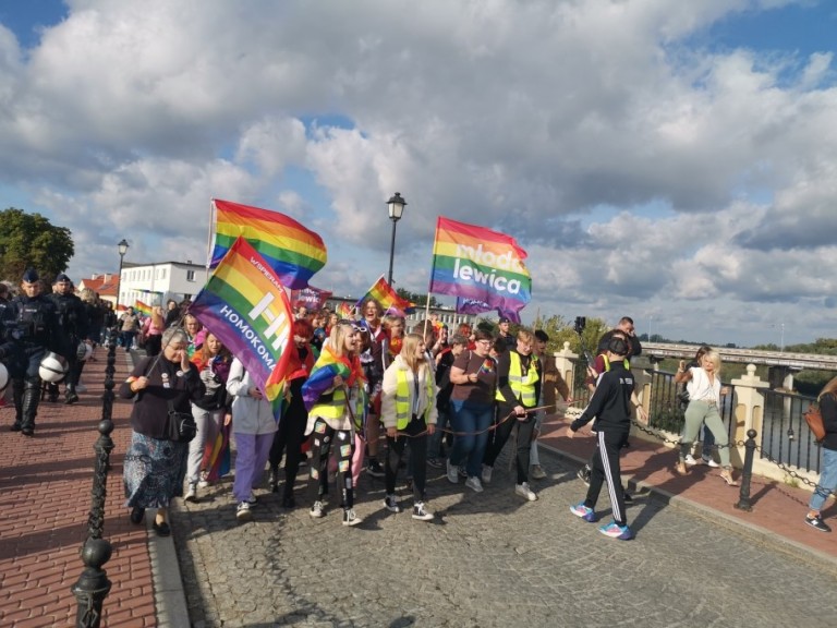 Pod tęczą w Koninie. Zobaczcie ten kolorowy marsz przez miasto