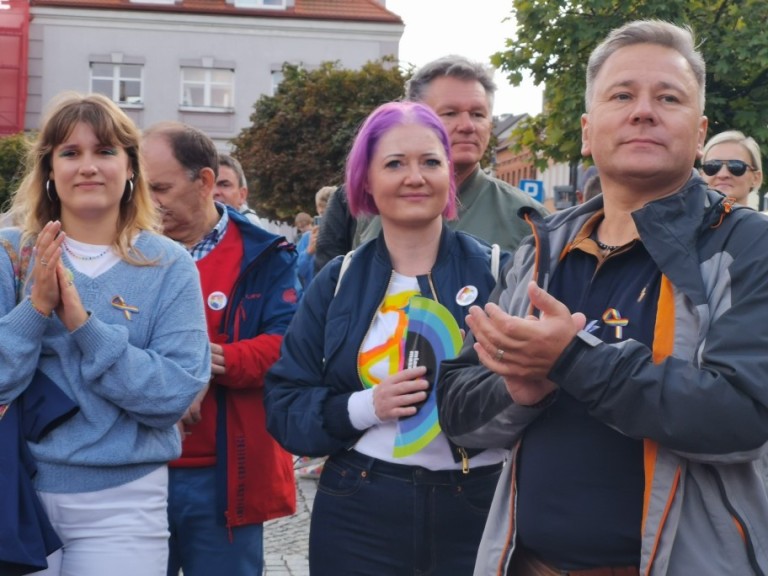 Pod tęczą w Koninie. Zobaczcie ten kolorowy marsz przez miasto