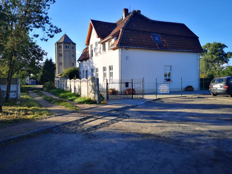 Z Sompoleńskiej stacji kolejowej pozostał jedynie dworzec i wieża ciśnień