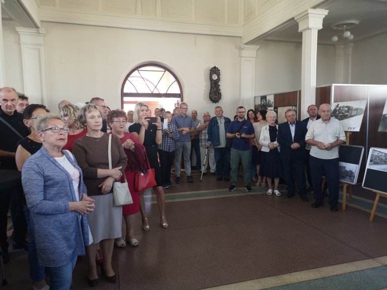 Z Sompoleńskiej stacji kolejowej pozostał jedynie dworzec i wieża ciśnień