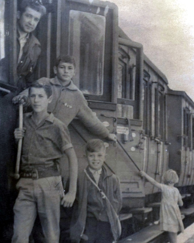 Z Sompoleńskiej stacji kolejowej pozostał jedynie dworzec i wieża ciśnień