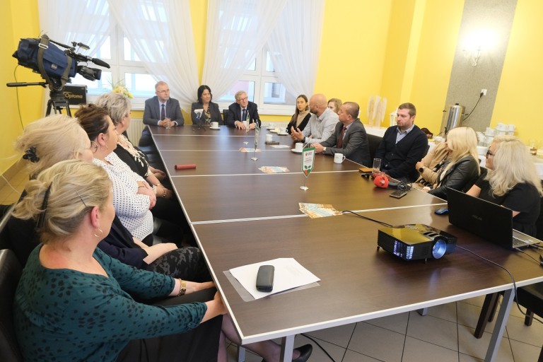 Minister doceniła pracę samorządu na rzecz mieszkańców