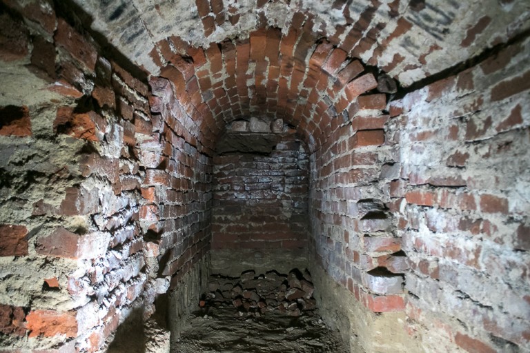 Kazimierskie krypty odkrywają swoje tajemnice. Ruszyły dalsze prace