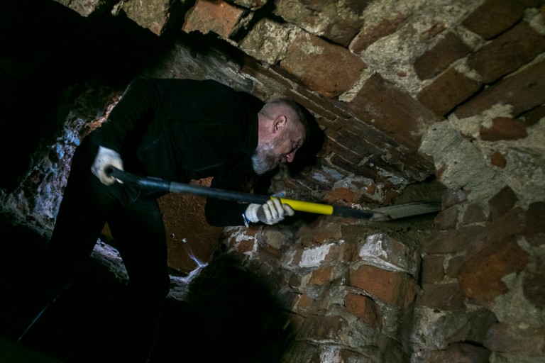 Kazimierskie krypty odkrywają swoje tajemnice. Ruszyły dalsze prace