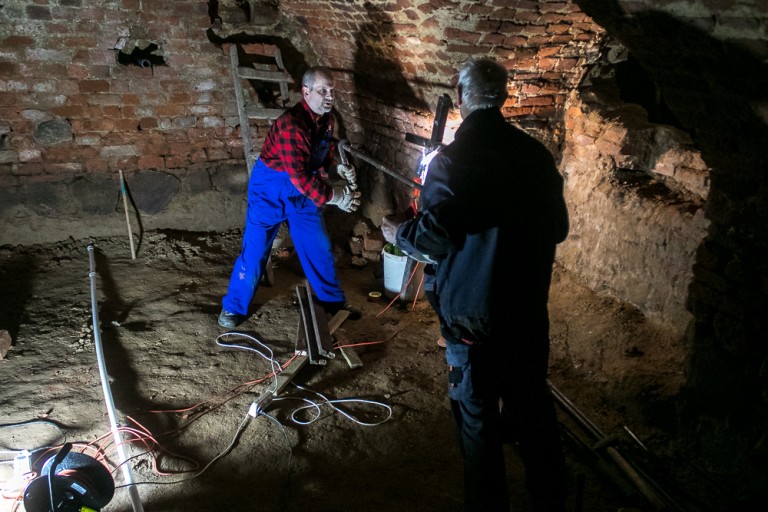 Kazimierskie krypty odkrywają swoje tajemnice. Ruszyły dalsze prace