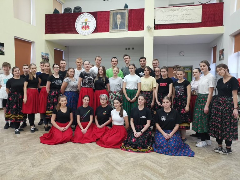 Przetrwał reformy w oświacie, pandemię i się rozwija. Z przytupem!