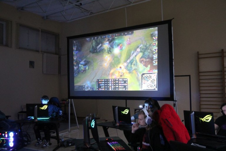 Mistrzostwa e-sportowe Konin 2022 za nami. Kopernik najlepszy