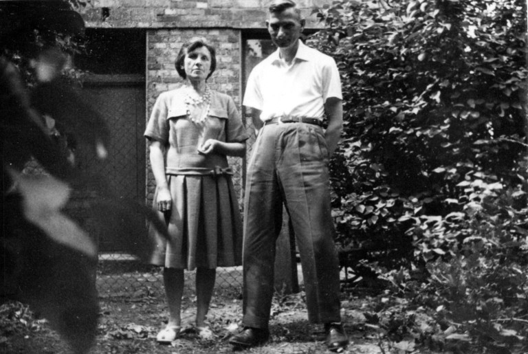 Mieszkali naprzeciwko dworca w Koninie, a ich kiosk stał na... środku ronda