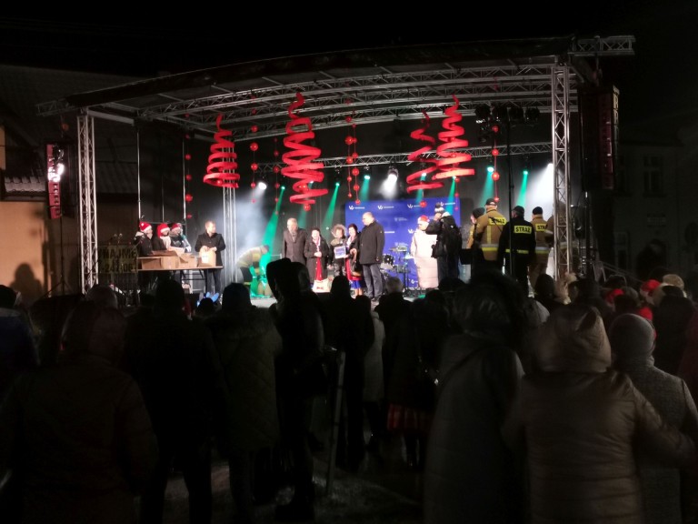 Jarmark w śniegu! Takiej przedświątecznej imprezy jeszcze w Kramsku nie było!