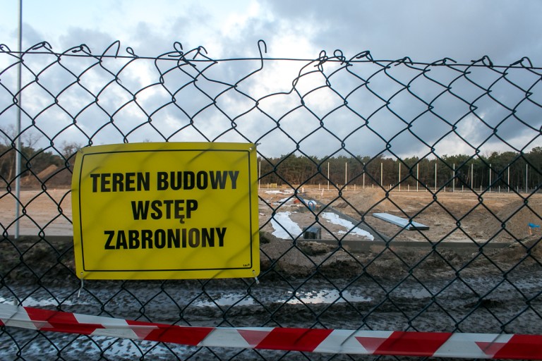 Przebudowa stadionu trwa. Po starych boiskach nie ma już śladu