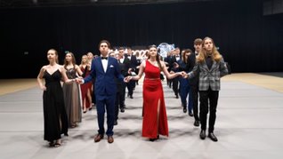 Ruszyli do poloneza jak Zosia i Podkomorzy. Studniówka I LO