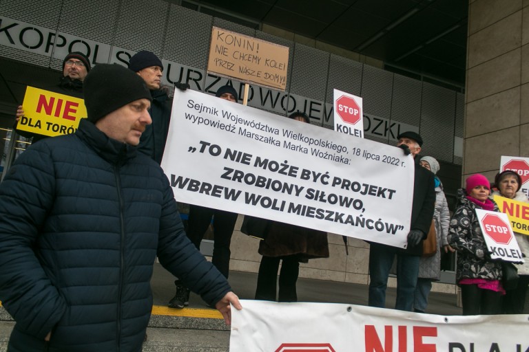 „Nie dla torów”. Protestowali w Poznaniu przeciwko planom budowy kolei