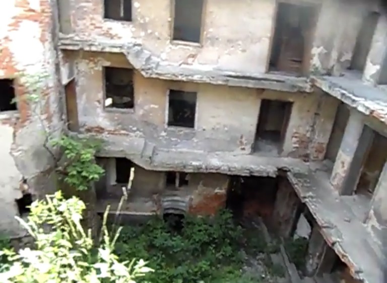 Kamienica Essowej miała jeszcze dwóch właścicieli i 48... ubikacji