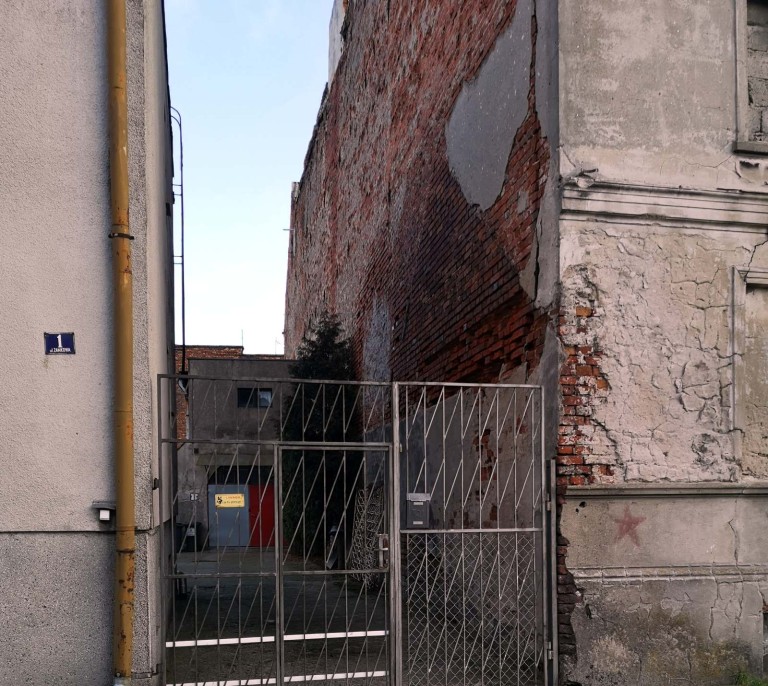 Kamienica Essowej miała jeszcze dwóch właścicieli i 48... ubikacji