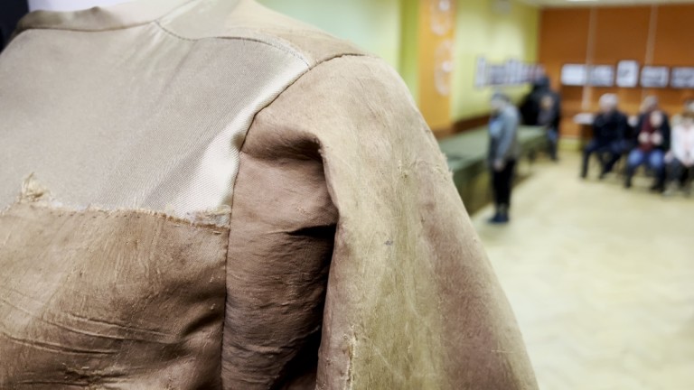 Kazimierz Biskupi. Pokazali tkaniny z krypt. „Zaskoczyło nas to”