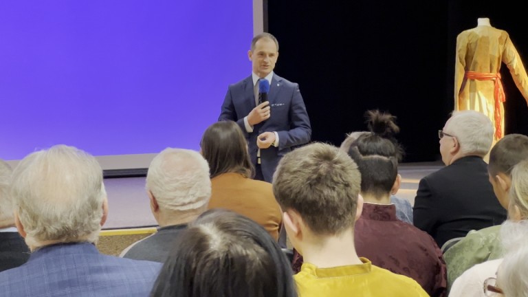 Kazimierz Biskupi. Pokazali tkaniny z krypt. „Zaskoczyło nas to”