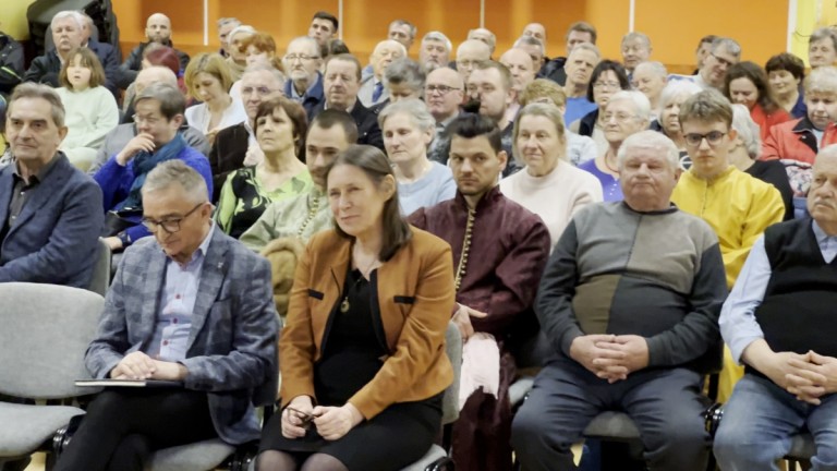 Kazimierz Biskupi. Pokazali tkaniny z krypt. „Zaskoczyło nas to”