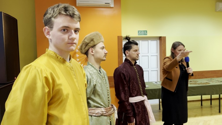 Kazimierz Biskupi. Pokazali tkaniny z krypt. „Zaskoczyło nas to”