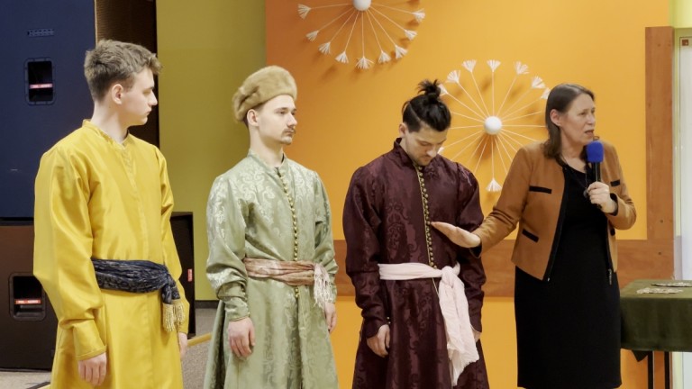 Kazimierz Biskupi. Pokazali tkaniny z krypt. „Zaskoczyło nas to”