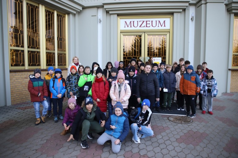 Nietypowa lekcja muzealna. Poznawali swojego patrona
