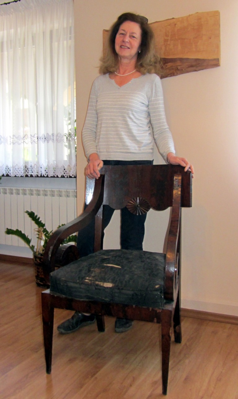 Dewastację rozpoczęli pijani żołnierze, którzy meblami palili w ognisku