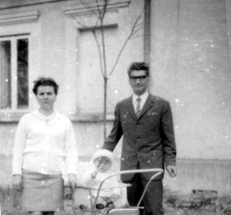 Dewastację rozpoczęli pijani żołnierze, którzy meblami palili w ognisku