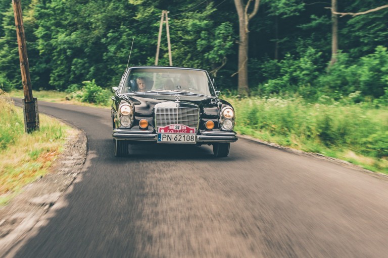 Nowoczesne samochody go nie interesują. Kocha klasyki